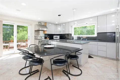 4 Old House Lane Chappaqua NY 10514