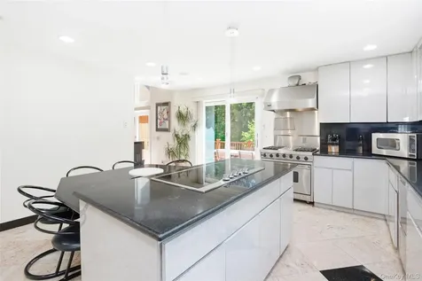 4 Old House Lane Chappaqua NY 10514