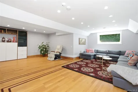 4 Old House Lane Chappaqua NY 10514