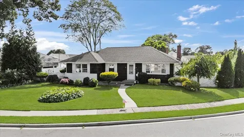 5 Coronet Crescent Bethpage NY 11714