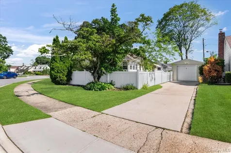 5 Coronet Crescent Bethpage NY 11714