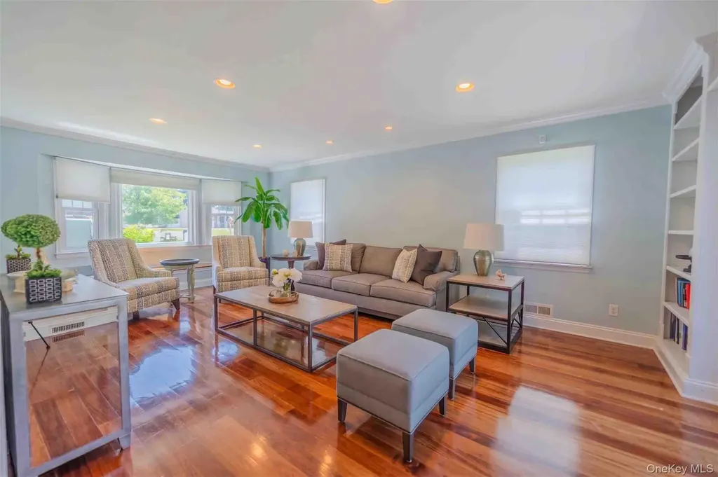 96 Eagle Lane Hauppauge NY 11788