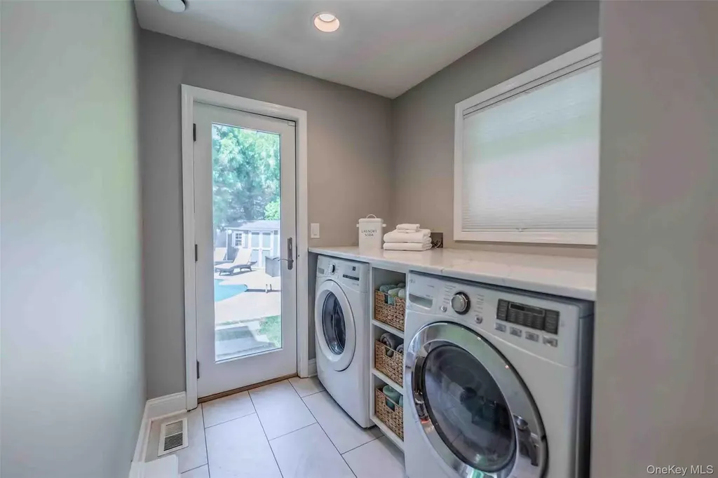 96 Eagle Lane Hauppauge NY 11788