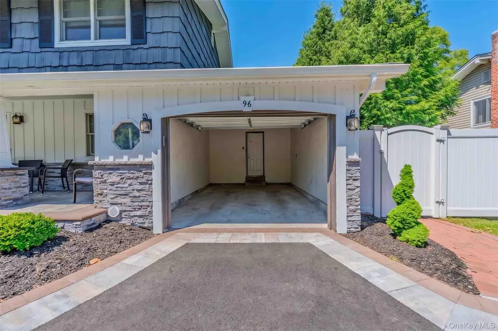 96 Eagle Lane Hauppauge NY 11788