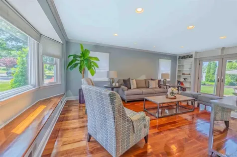 96 Eagle Lane Hauppauge NY 11788