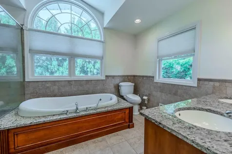 96 Eagle Lane Hauppauge NY 11788