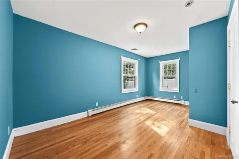 15 Pershing Avenue Locust Valley NY 11560