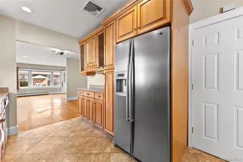 15 Pershing Avenue Locust Valley NY 11560