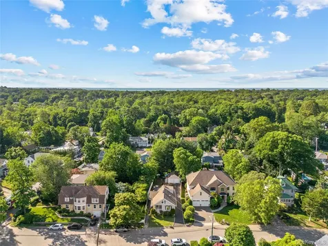 15 Pershing Avenue Locust Valley NY 11560