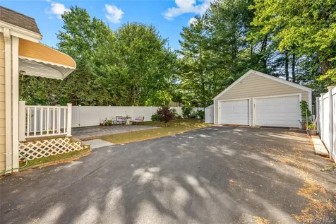 15 Pershing Avenue Locust Valley NY 11560
