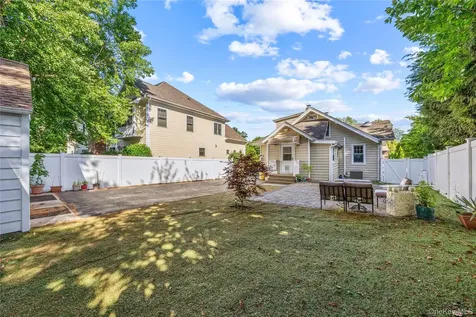 15 Pershing Avenue Locust Valley NY 11560