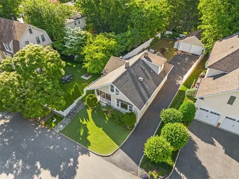 15 Pershing Avenue Locust Valley NY 11560