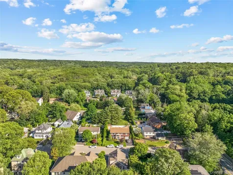 15 Pershing Avenue Locust Valley NY 11560