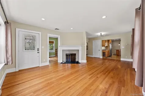 15 Pershing Avenue Locust Valley NY 11560