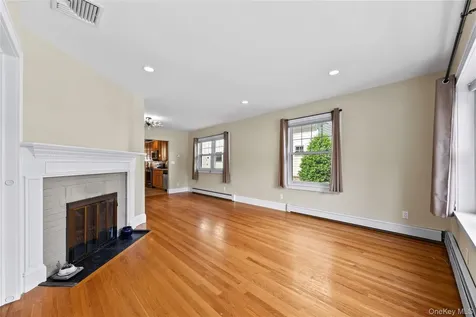 15 Pershing Avenue Locust Valley NY 11560