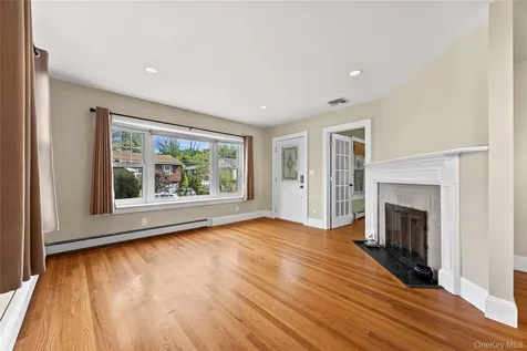 15 Pershing Avenue Locust Valley NY 11560