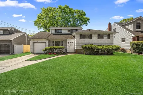 216 Oak Street Massapequa Park NY 11762