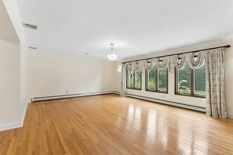 72 Lake End Road Merrick NY 11566