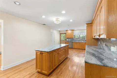 72 Lake End Road Merrick NY 11566