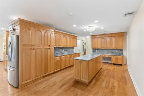 72 Lake End Road Merrick NY 11566