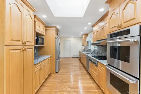 72 Lake End Road Merrick NY 11566