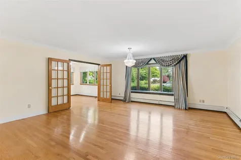72 Lake End Road Merrick NY 11566