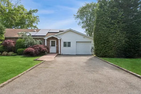 72 Lake End Road Merrick NY 11566
