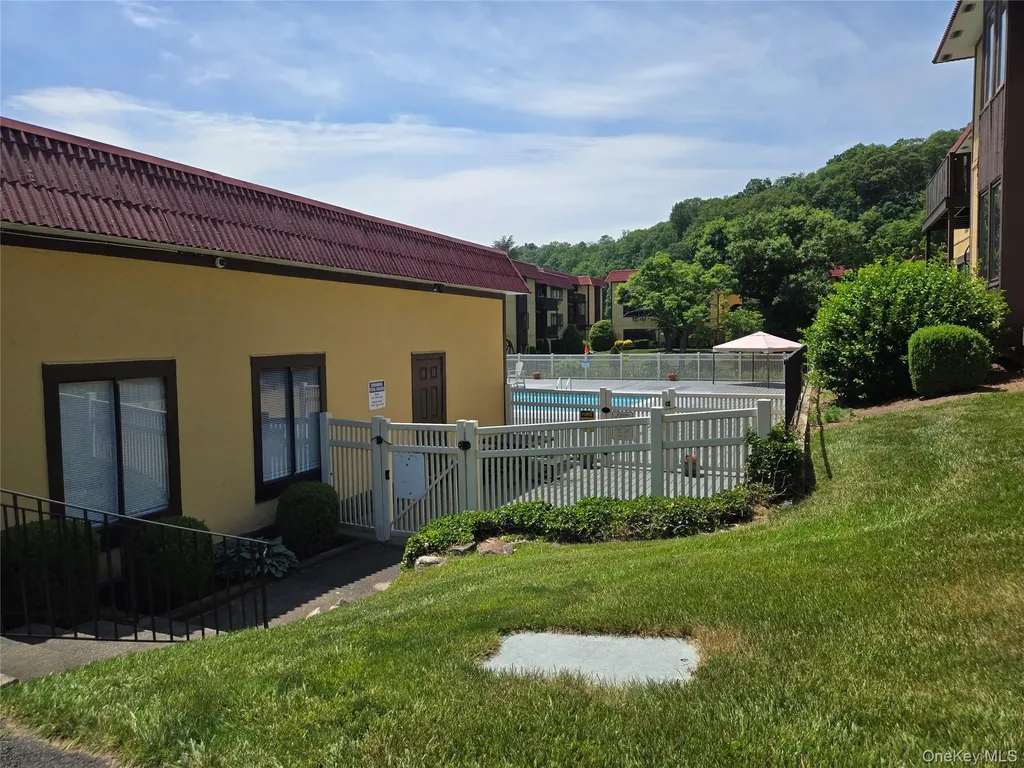 13 Granada Crescent White Plains NY 10603