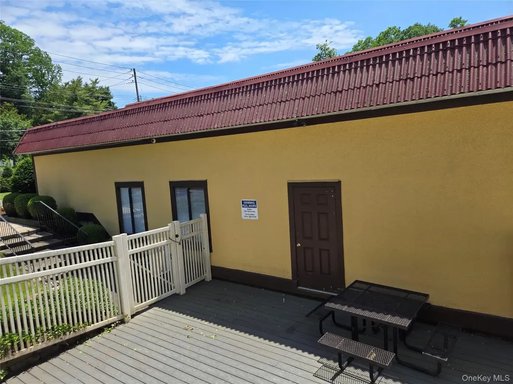 13 Granada Crescent White Plains NY 10603