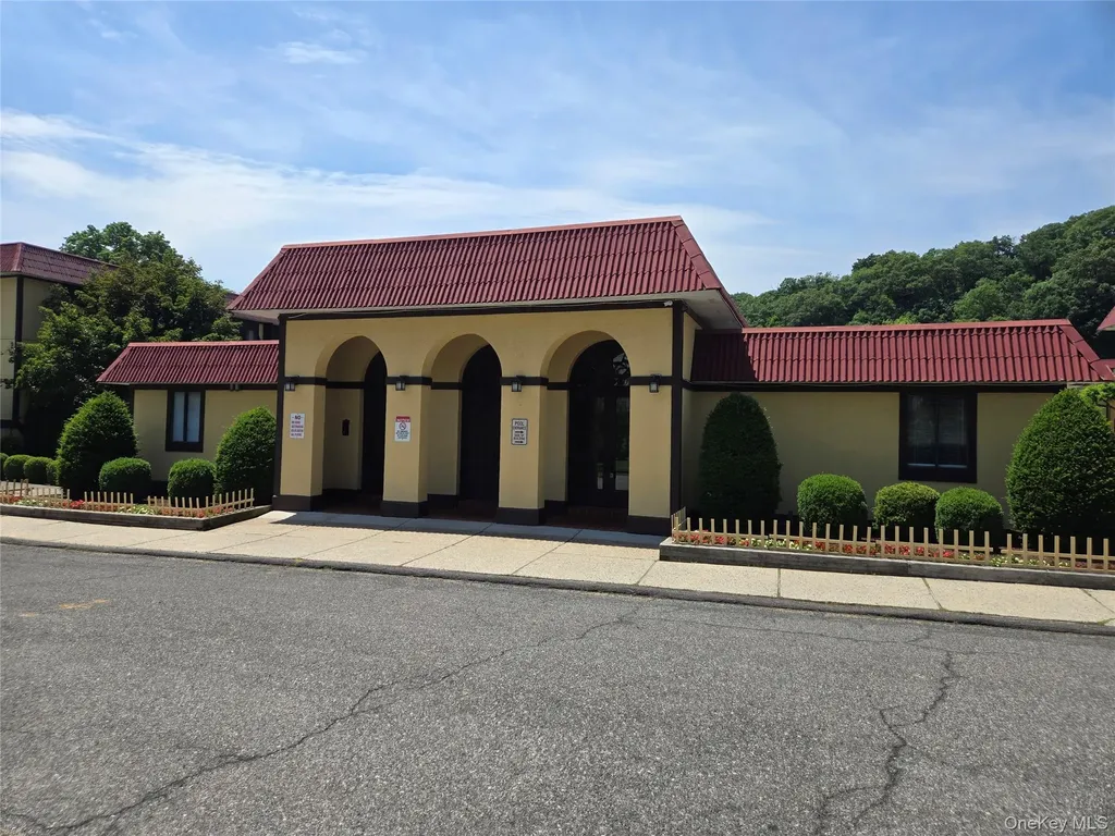 13 Granada Crescent White Plains NY 10603