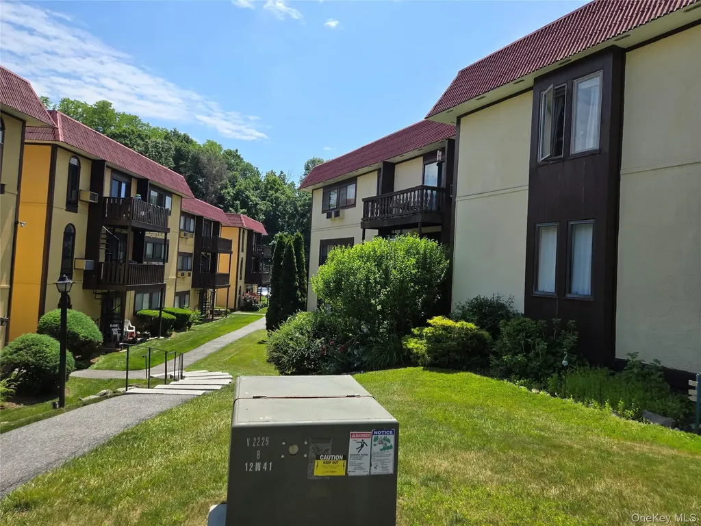 13 Granada Crescent White Plains NY 10603