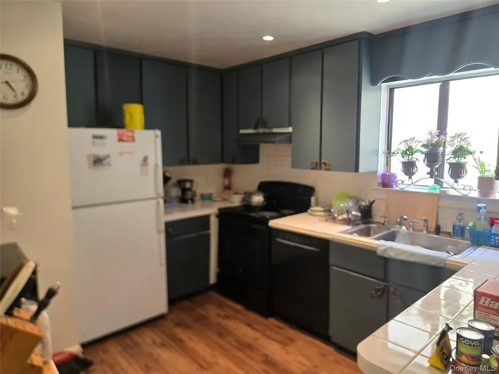 13 Granada Crescent White Plains NY 10603