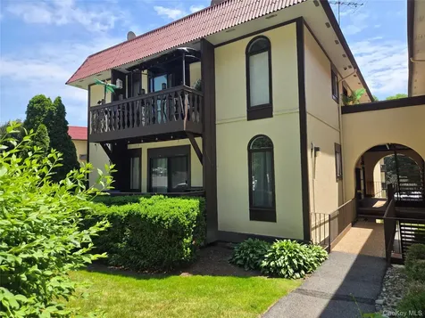 13 Granada Crescent White Plains NY 10603