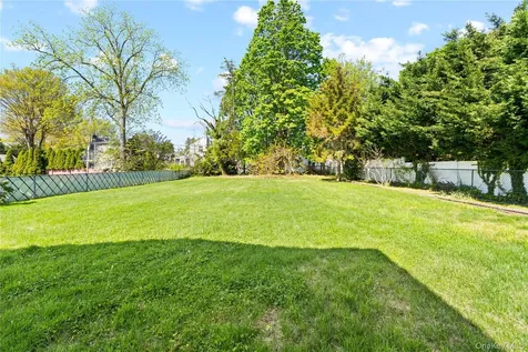 1059 Denton Avenue Manhasset Hills NY 11040