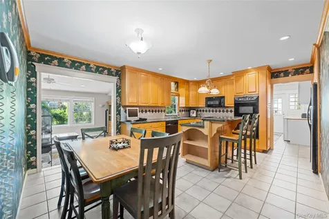 67 Raymond Place Hewlett NY 11557