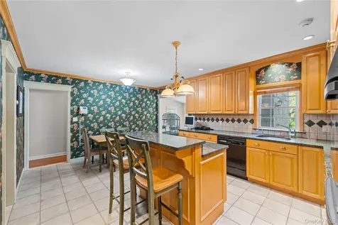 67 Raymond Place Hewlett NY 11557