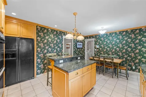 67 Raymond Place Hewlett NY 11557