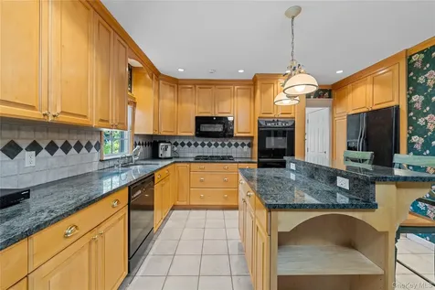 67 Raymond Place Hewlett NY 11557
