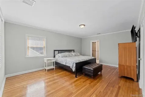 67 Raymond Place Hewlett NY 11557