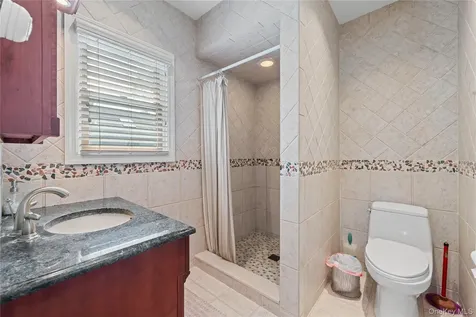 67 Raymond Place Hewlett NY 11557