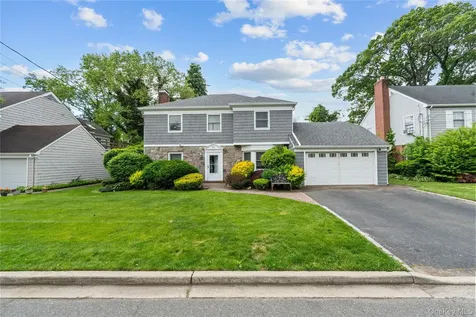 67 Raymond Place Hewlett NY 11557