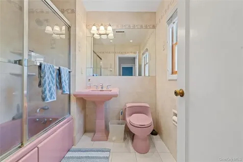 67 Raymond Place Hewlett NY 11557