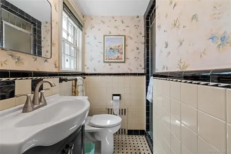 67 Raymond Place Hewlett NY 11557