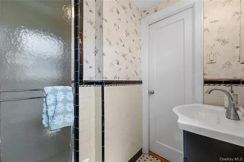 67 Raymond Place Hewlett NY 11557