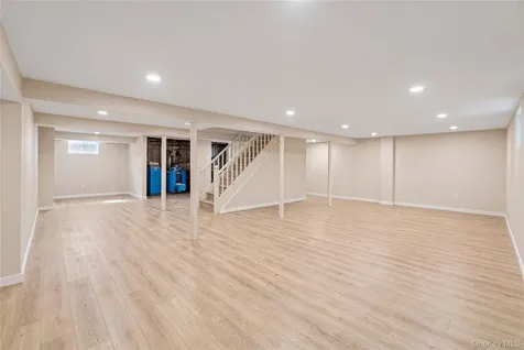 67 Raymond Place Hewlett NY 11557