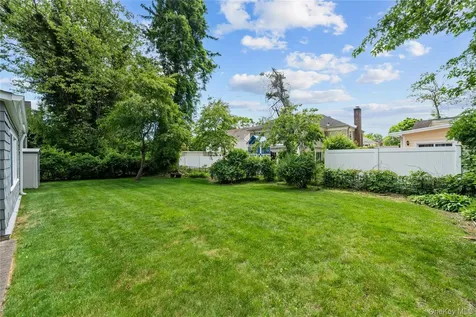 67 Raymond Place Hewlett NY 11557