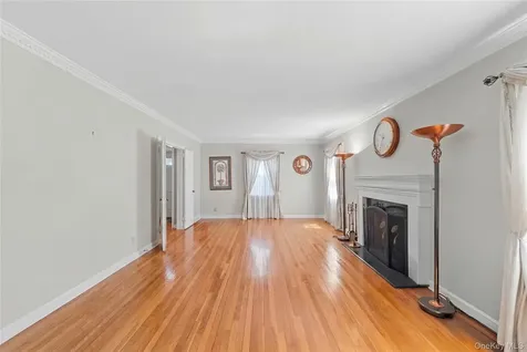 67 Raymond Place Hewlett NY 11557