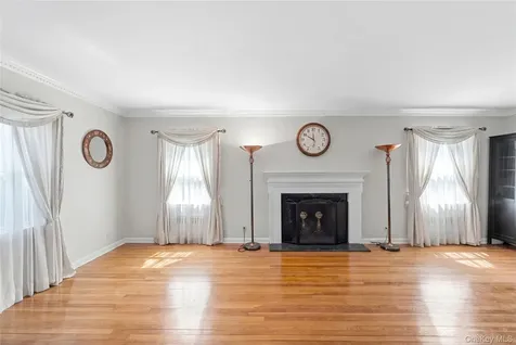 67 Raymond Place Hewlett NY 11557