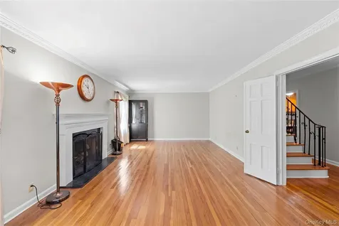 67 Raymond Place Hewlett NY 11557