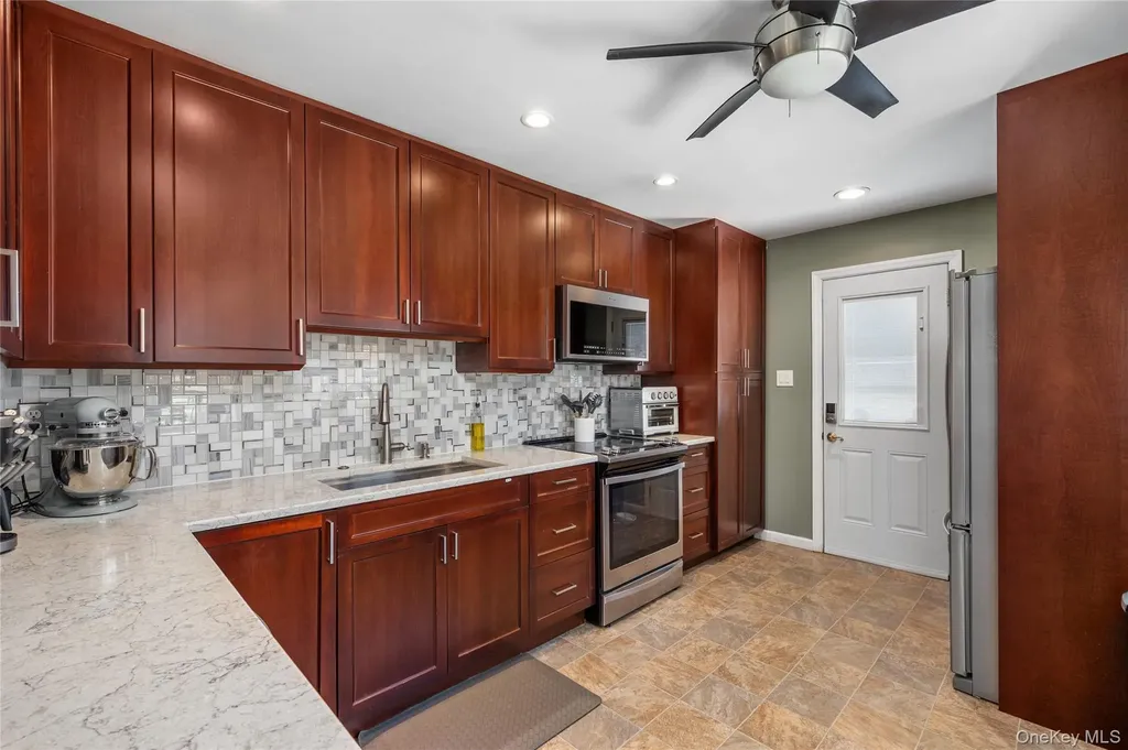 41 Andrew Lane Levittown NY 11756